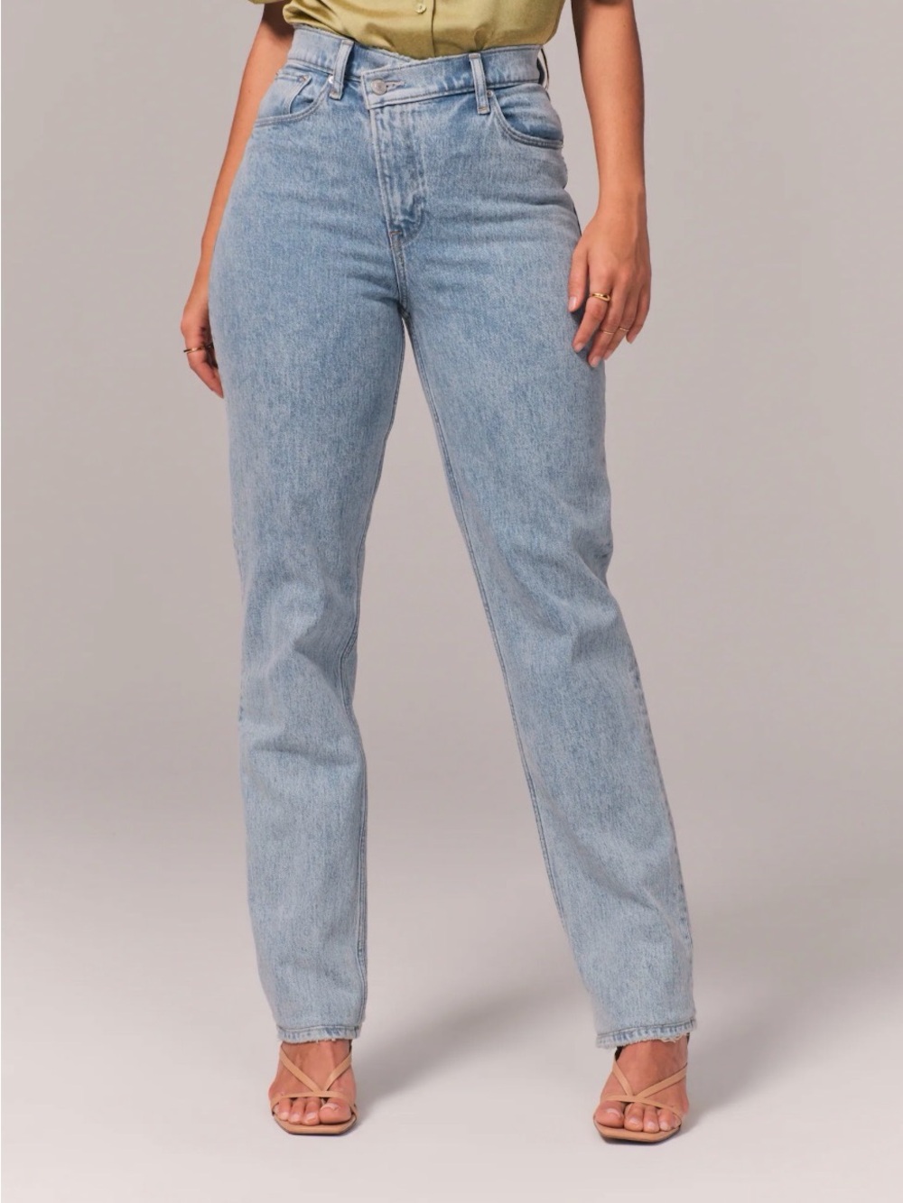 Abercrombie & Fitch The 90s Straight Ultra High Rise Jeans